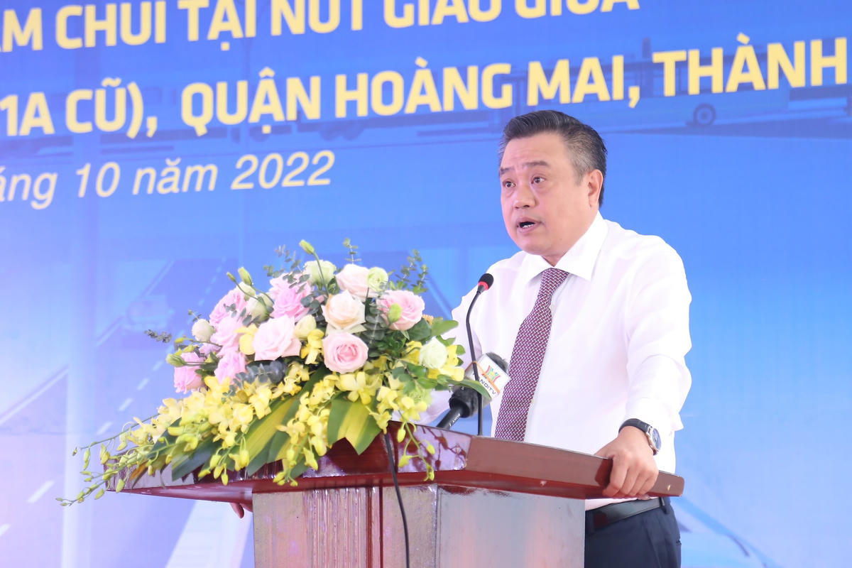 Chủ tịch UBND TP Hà Nội Trần Sỹ Thanh phát biểu tại buổi lễ.