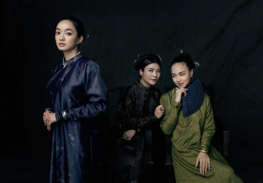 "Người vợ cuối cùng" gây chú ý với tạo hình của 3 bà vợ. 