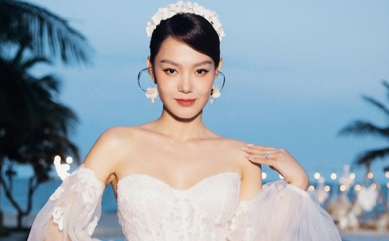 Tháng 12/2015, căn biệt thự triệu đô trên đường Bùi Tá Hán, TP Thủ Đức, TP HCM của ca sĩ Minh Hằng bị trộm đột nhập, lấy mất tài sản trị giá khoảng 1,6 tỷ đồng.