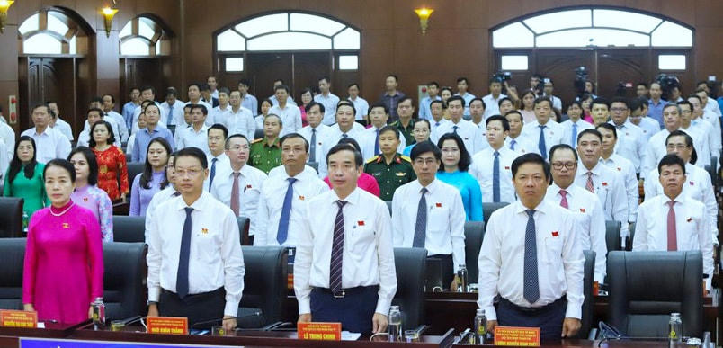 Đại biểu dự kỳ họp.