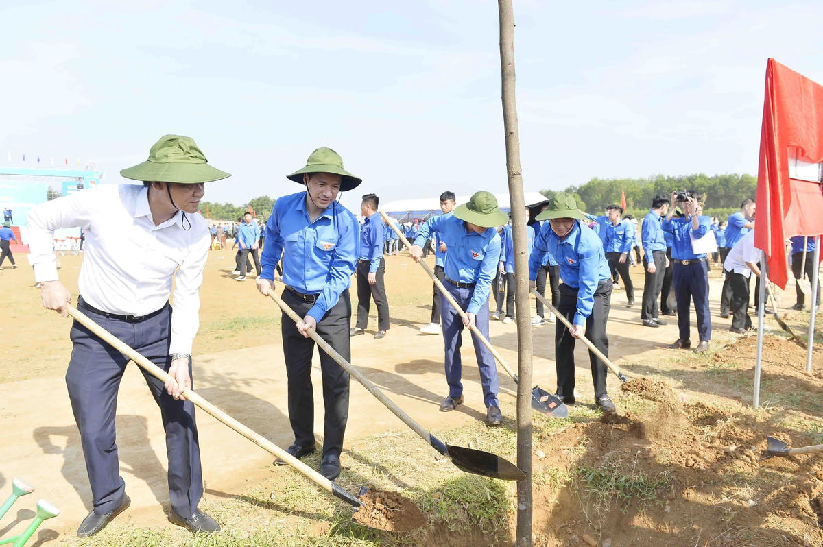 Nghệ An: Ra quân Chiến dịch Thanh niên tình nguyện hè năm 2023