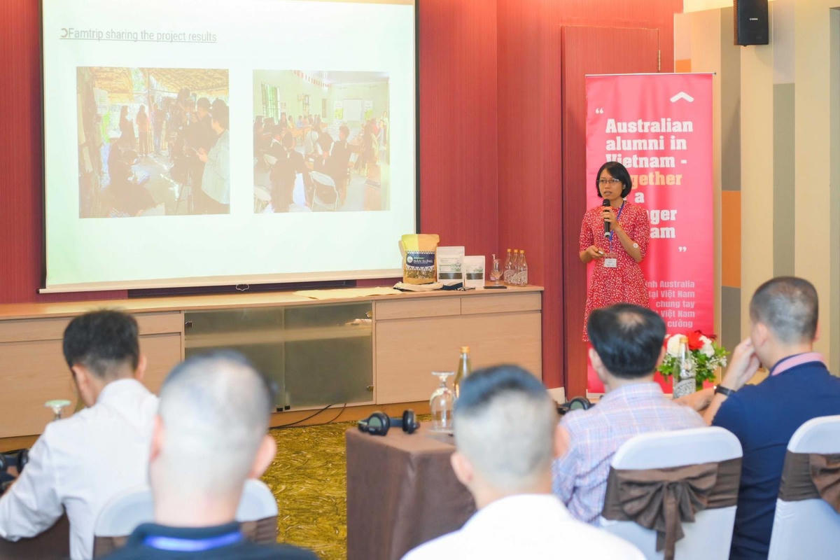 Chị Đào Thu Hương, cựu sinh Đại học Victoria và Cán bộ hòa nhập người khuyết tật tại Chương trình Phát triển Liên Hợp Quốc (UNDP) Việt Nam thảo luận về “Quyền của thiểu số là lợi ích của đa số”.