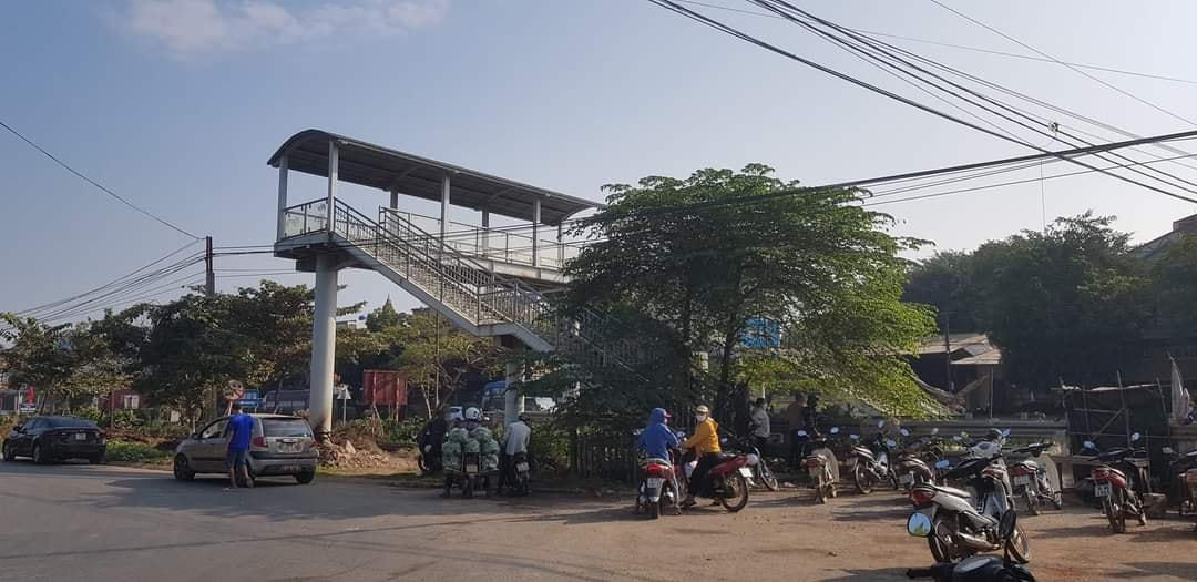 Nguyên nhân xảy ra tai nạn là do hai vợ chồng già cố băng qua tuyến đường sắt.
