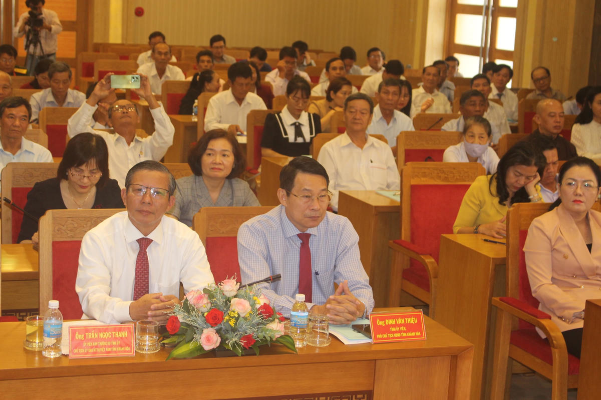 Các đại biểu tham dự hội nghị.