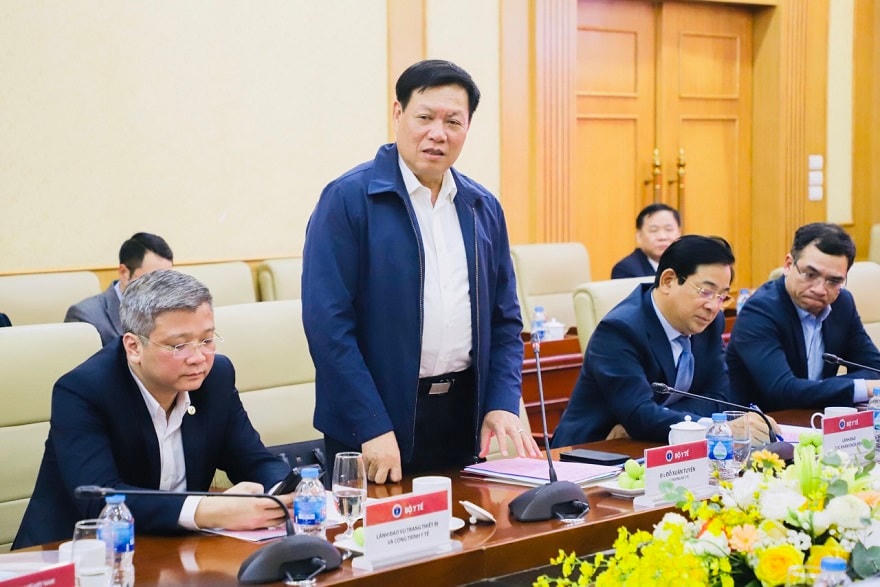 Đồng chí Đỗ Xuân Tuyên – Thứ trưởng Thường trực Bộ Y tế phát biểu chỉ đạo.Đồng chí Đào Minh Tú - Phó Thống đốc Thường trực NHNN Việt Nam phát biểu chỉ đạo.