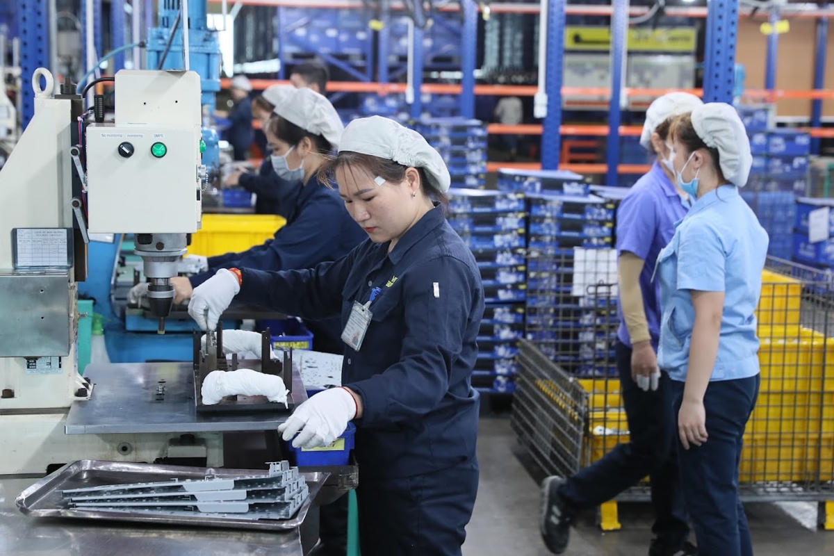 Làn sóng FDI có khuynh hướng tập trung vào các ngành nghề hàm lượng chất xám cao như công nghiệp phần mềm, điện tử tin học... Ảnh: Quang Vinh.