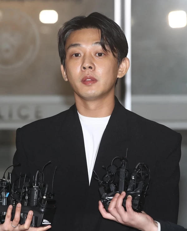 Yoo Ah In Anh xin lỗi vì bê bối của mình.
