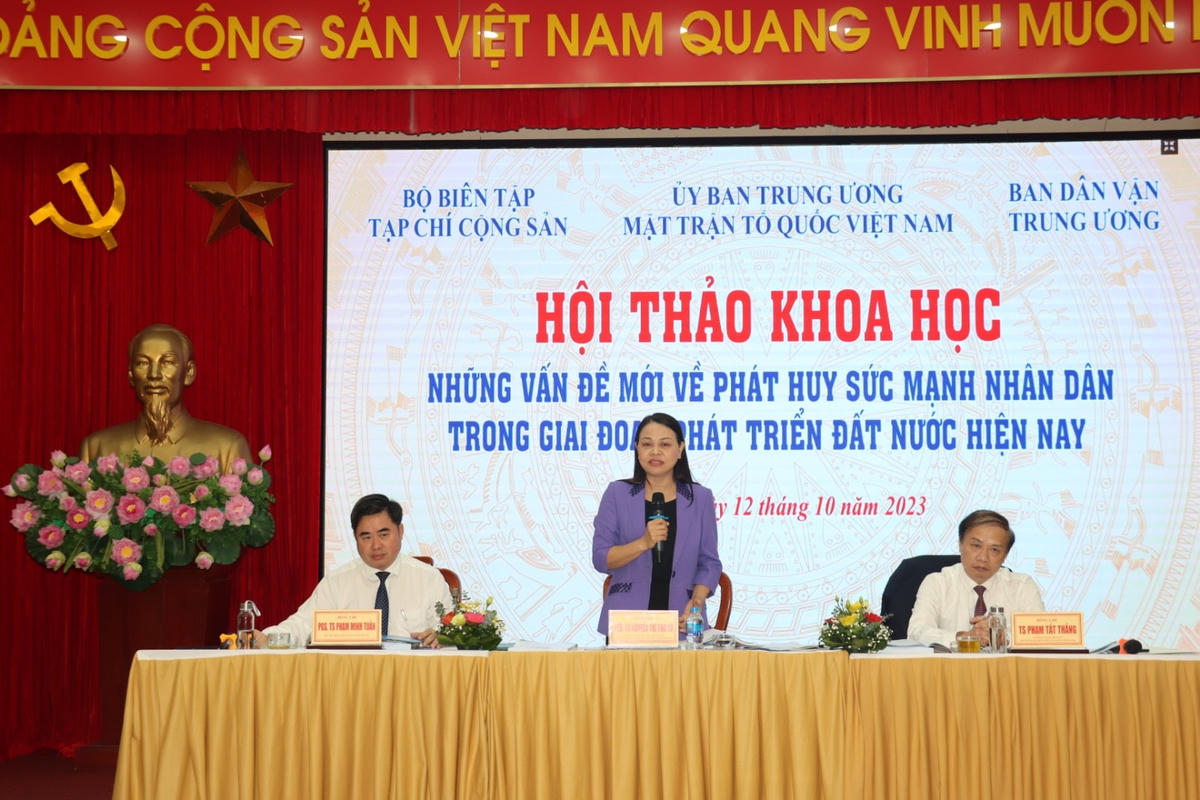 PGS.TS Nguyễn Thị Thu Hà - Ủy viên Trung ương Đảng, Phó Chủ tịch - Tổng Thư ký UBTƯ MTTQ Việt Nam phát biểu tại hội thảo.