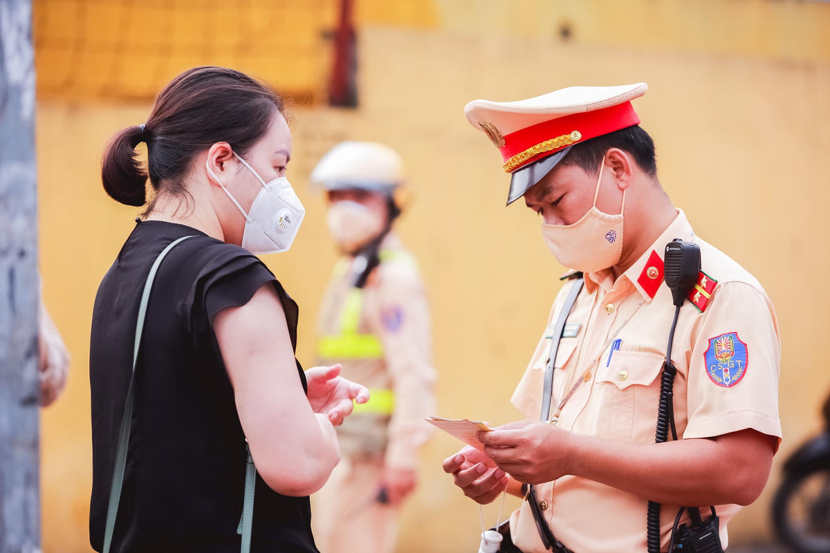 Dù các phương tiện đi vào làn dừng khẩn cấp đã giảm, nhưng nhiều tài xế vẫn bị xử phạt.