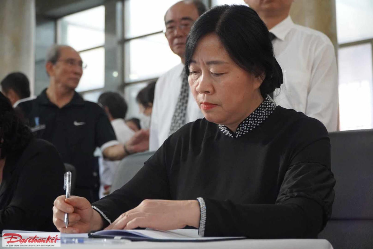 Tiễn biệt nguyên Bộ trưởng Bộ Giáo dục và Đào tạo Trần Hồng Quân