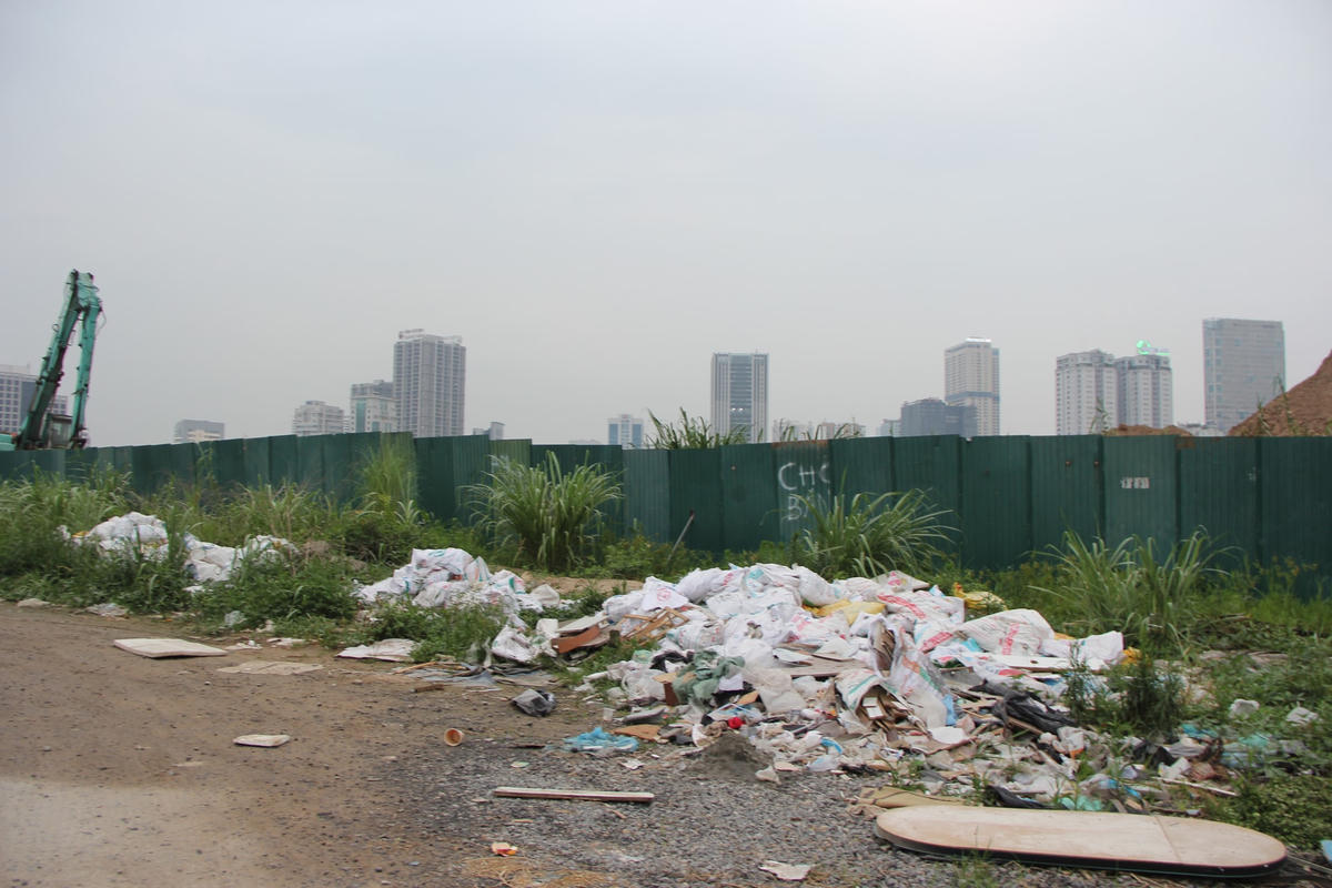 Rác thải bủa vây những con đường Khu đô thị mới Cầu Giấy 