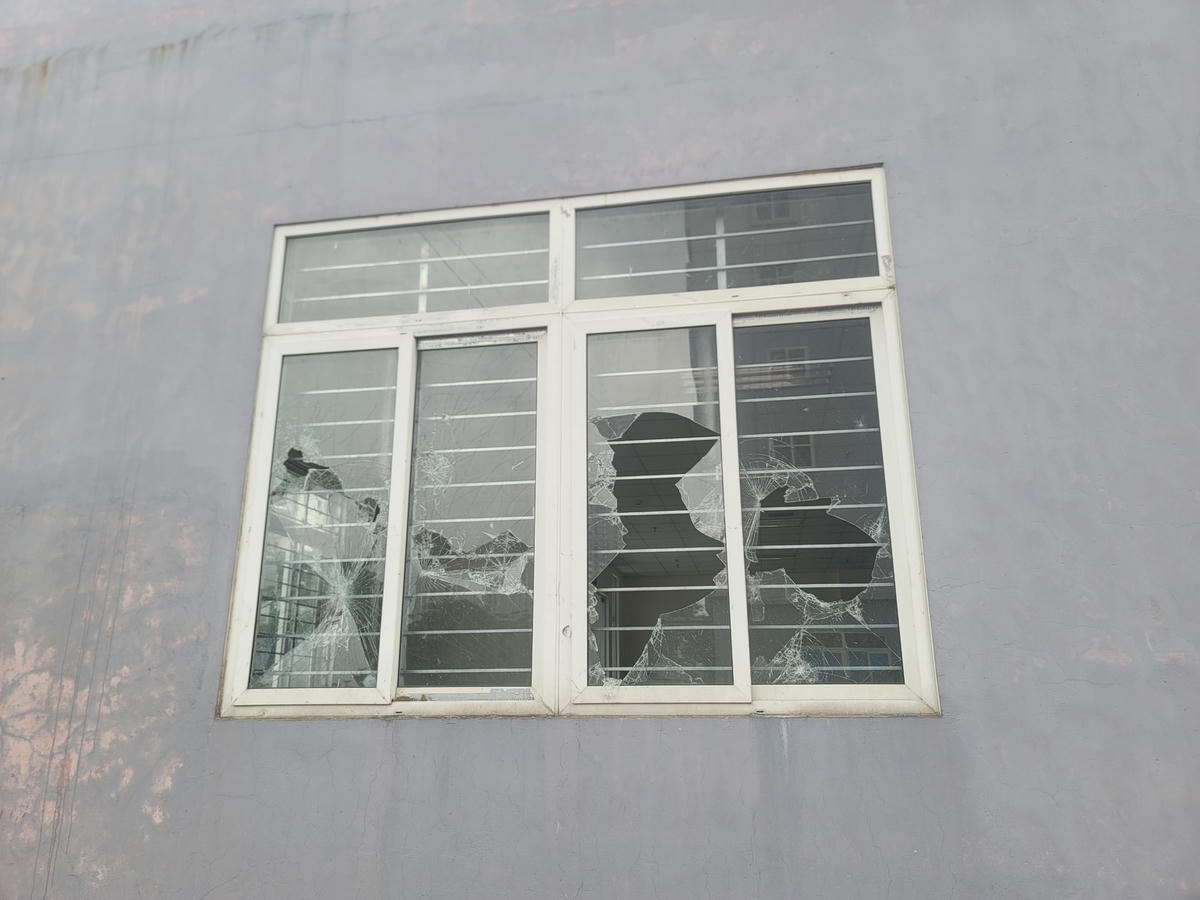 Nhiều hạng mục công trình bị hư hỏng.