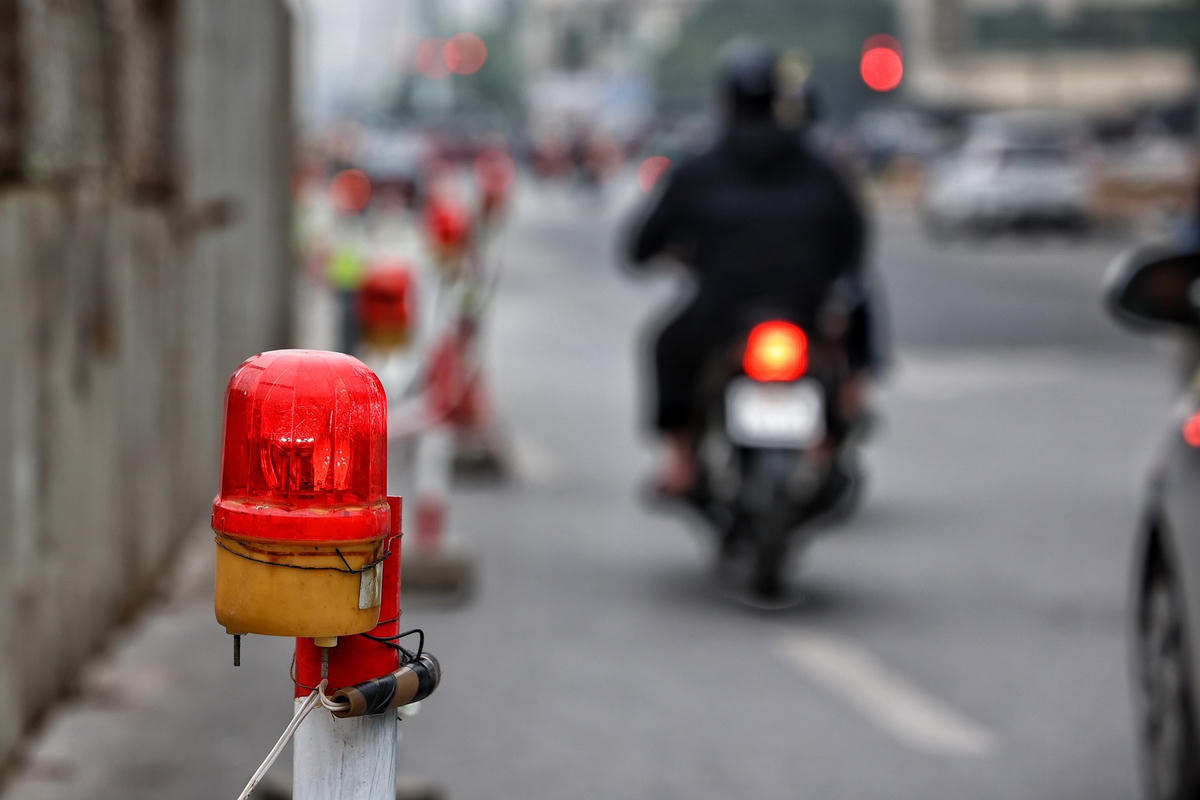 [ẢNH] Hà Nội: Rào chắn thi công 2 cầu vượt thép song song tại nút giao Mai Dịch