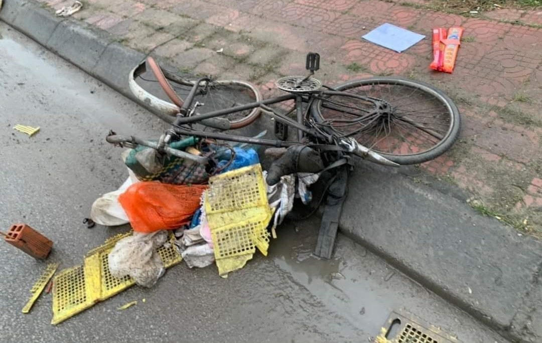 Hiện trường vụ tai nạn gây chết người tại QL 1A (đoạn qua xã Đại Lộc) vào rạng sáng hôm nay.