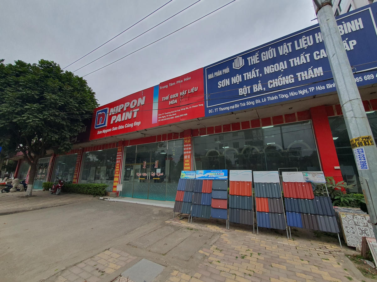 Mặt tiền siêu thị Hoàng Trường Giang ở đường Lê Thánh Tông(TP Hìa Bình).