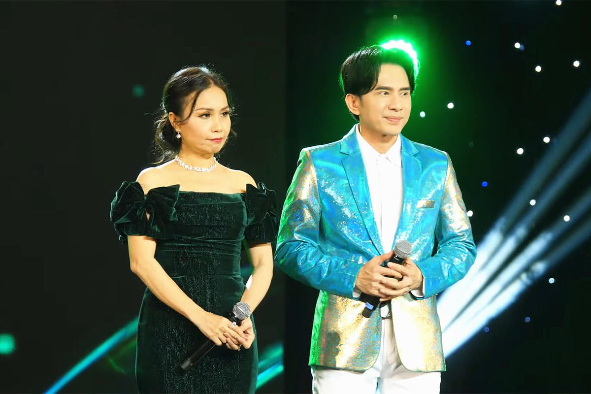 Đan Trường, Cẩm Ly trên sân khấu Lễ trao giải "Làn sóng xanh".