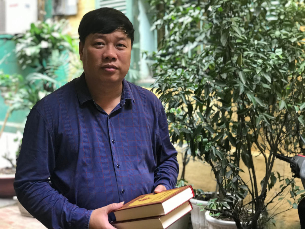 Nhà văn Phùng Văn Khai. Ảnh: Thư Hoàng.  