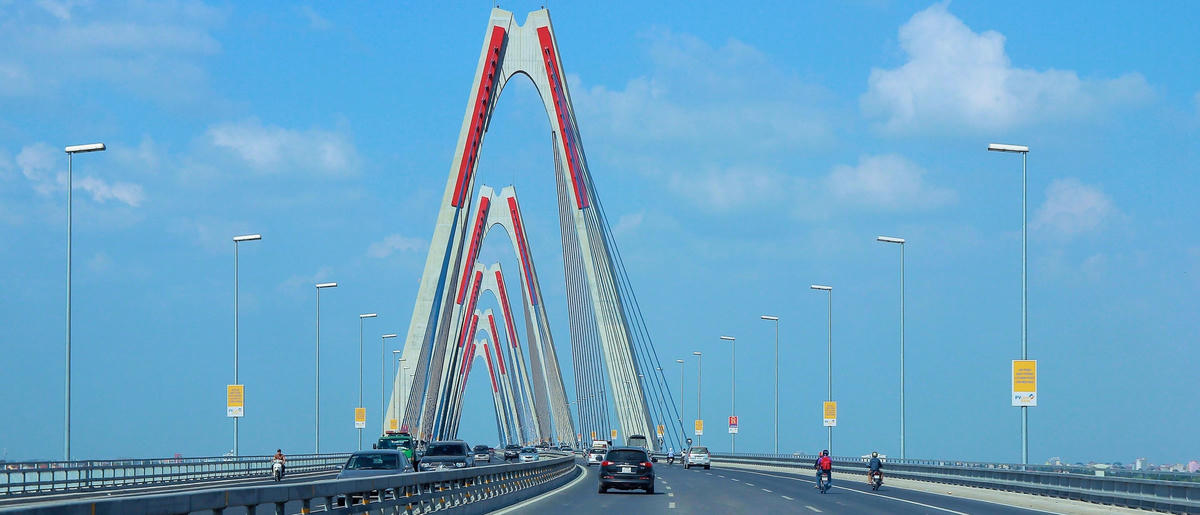 Cầu Nhật Tân (Hà Nội). Ảnh: TL.