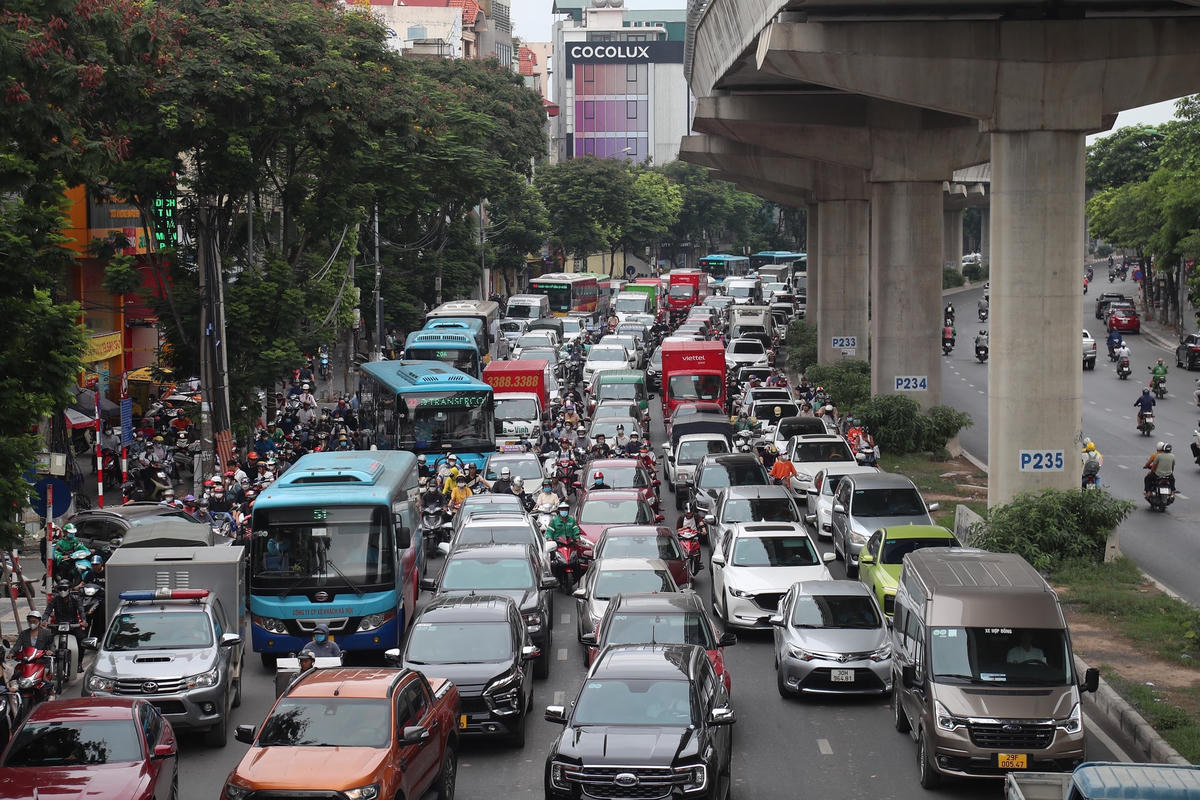 Hà nội hiện đang có gần 8 triệu phương tiện.