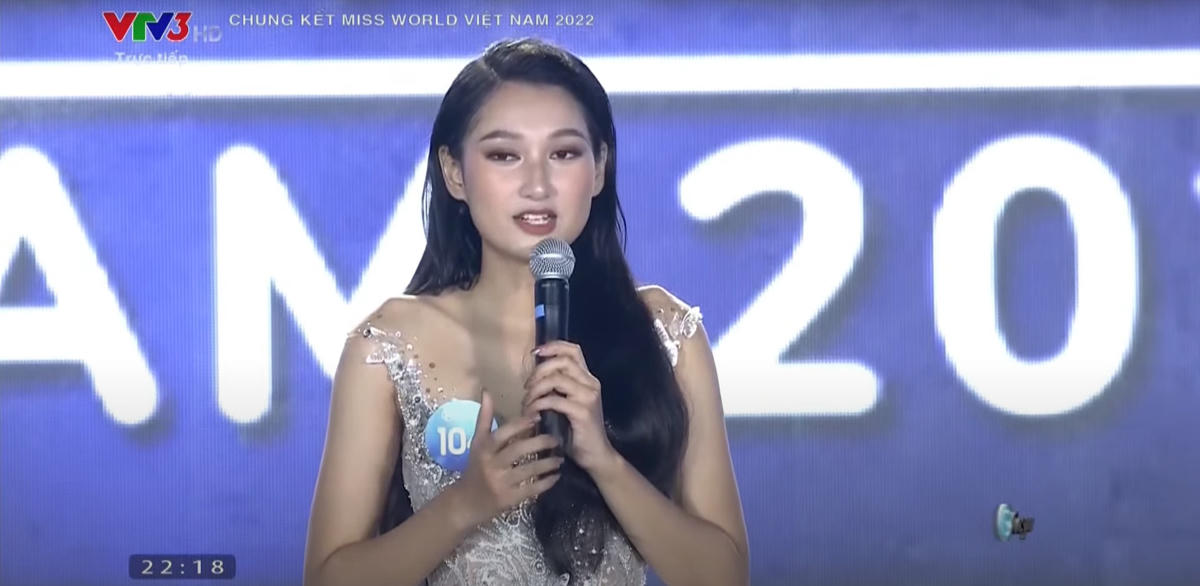 Nguyễn Thị Phương Linh là thí sinh tiếp theo được gọi tên trong top 5.