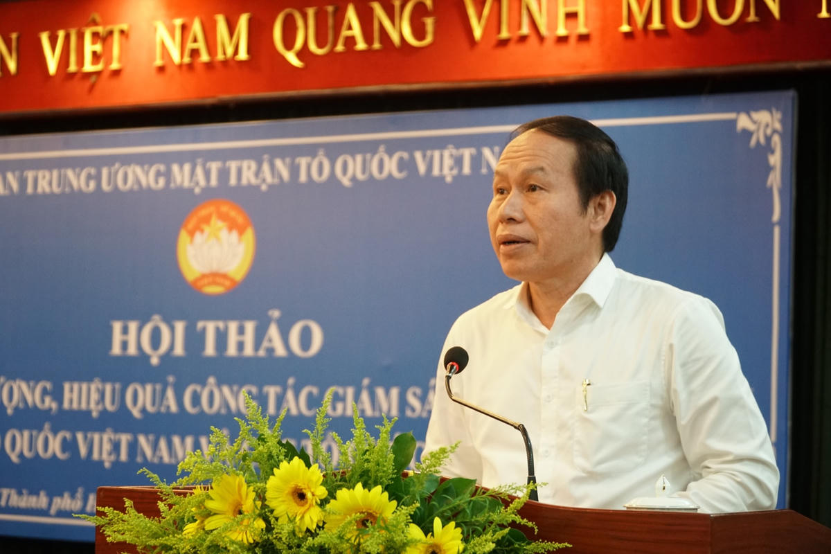 Ông Lê Tiến Châu, Ủy viên Trung ương Đảng, Phó Chủ tịch - Tổng Thư ký UBTƯ MTTQ Việt Nam phát biểu bế mạc Hội thảo. (ảnh: Tam Nguyên)