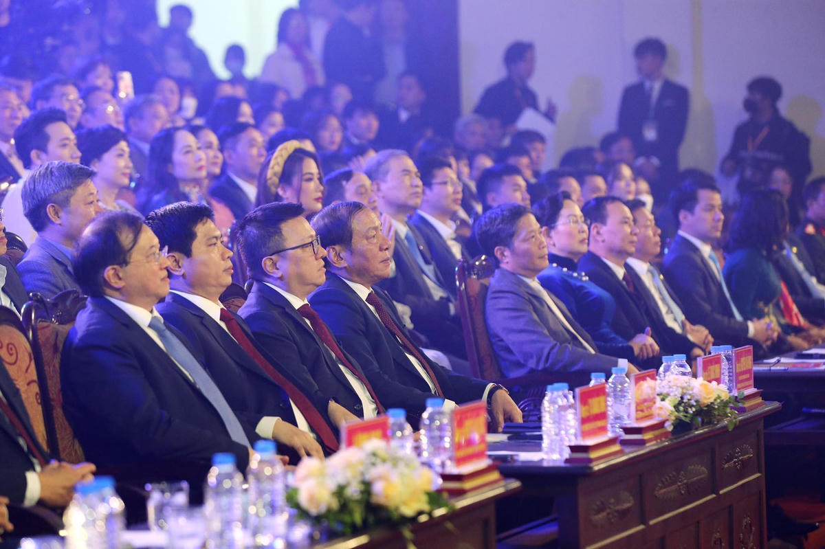 Các đại biểu tham dự buổi lễ vinh danh. (ảnh: Xuân Trần).