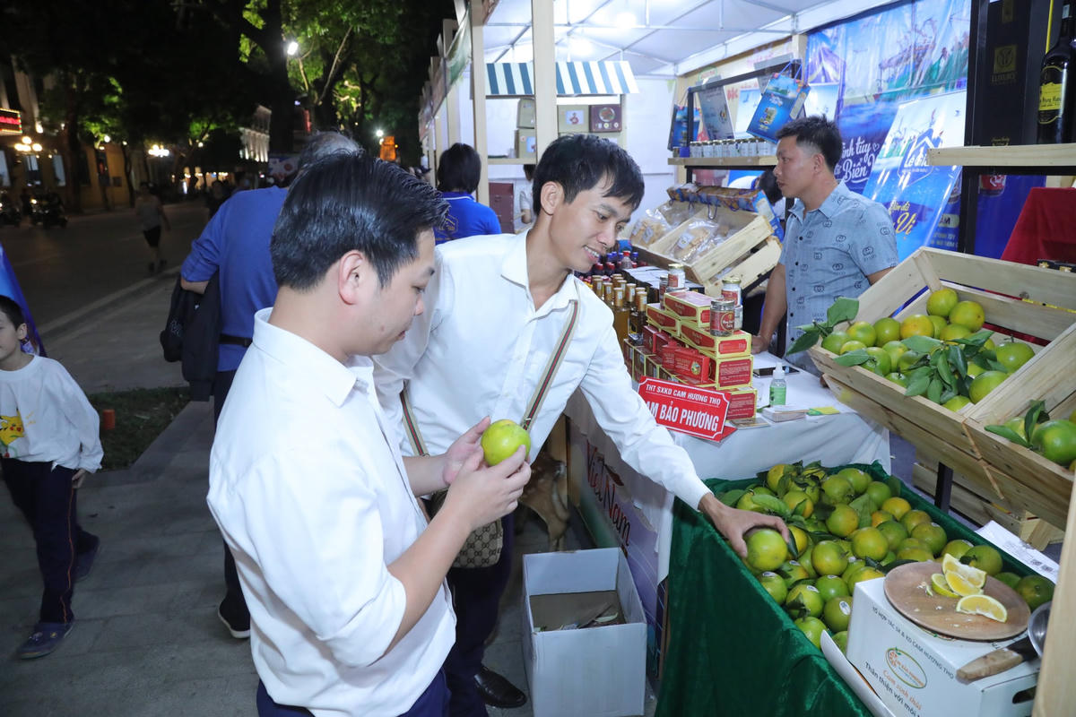 Liên kết vùng là cánh cửa lưu thông hàng hóa. Ảnh: Quang Vinh.