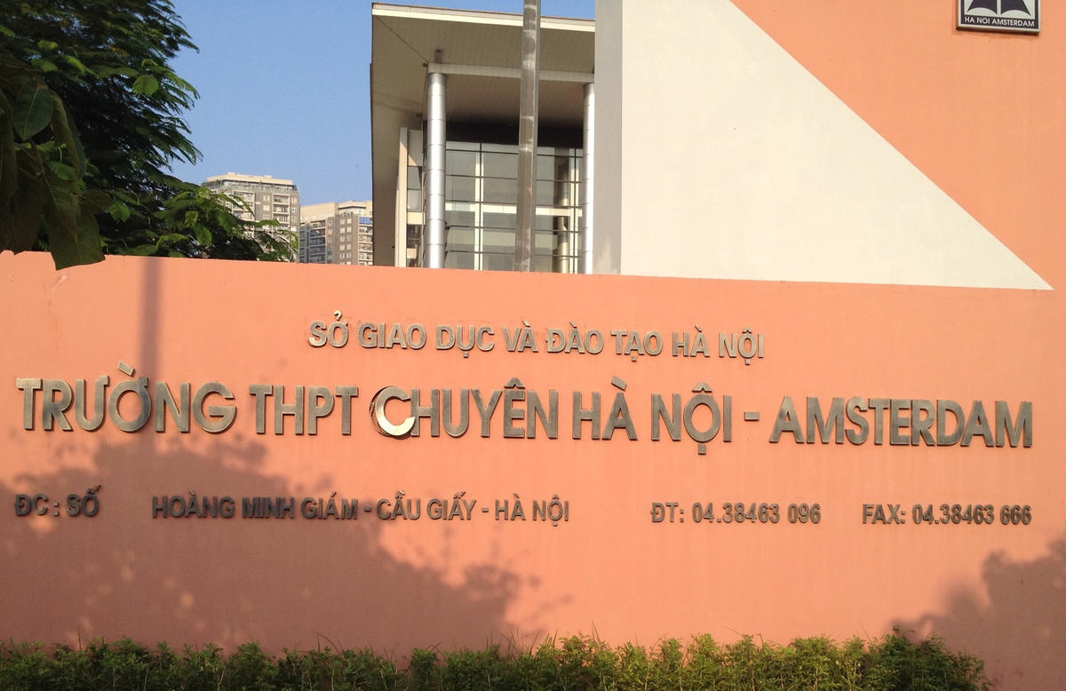 Trường THPT chuyên Hà Nội - Amsterdamm.