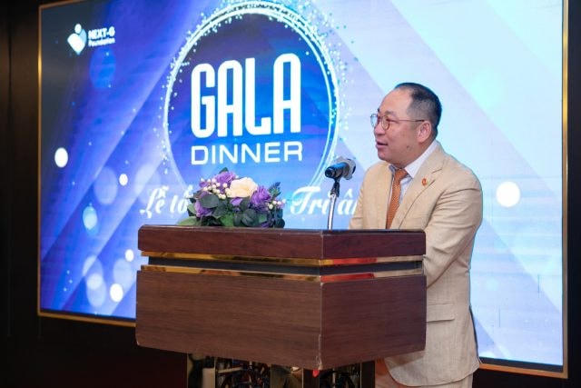 Ông Steve Bùi - Chủ tịch Quỹ phát biểu tại Gala.