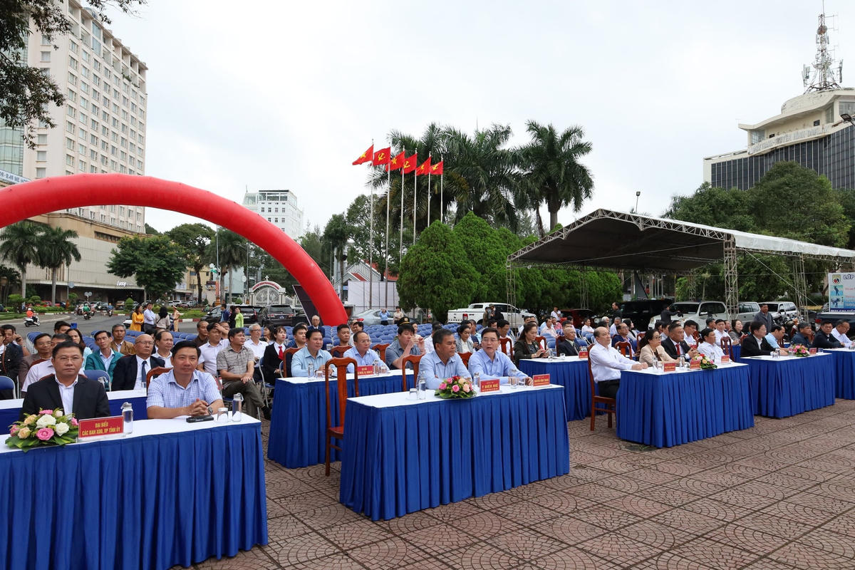 Các đại biểu về dự Lễ phát động.