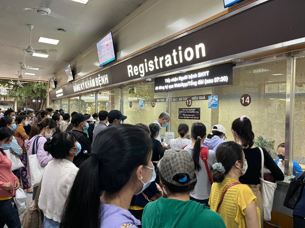 Nhiều bệnh viện tại TPHCM thay đổi quy trình tránh trường hợp bệnh nhân phải xếp hàng chờ lâu.