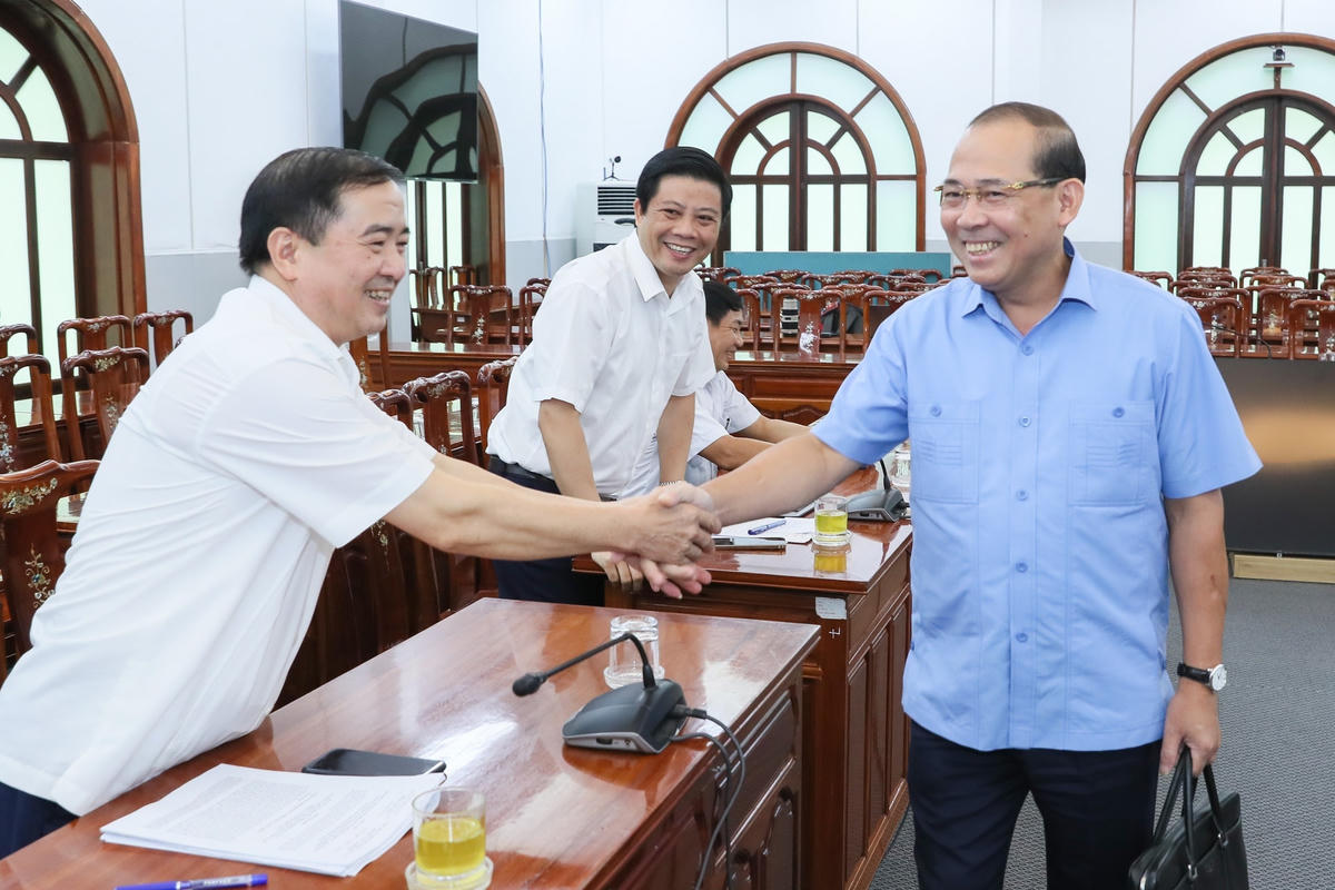 Phó Chủ tịch Hoàng Công Thủy và các đại biểu dự Hội nghị.