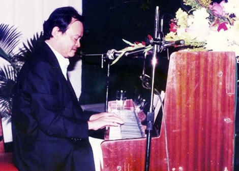 Nhạc sĩ Thanh Tùng thời còn công tác ở Đoàn Ca múa Bông Sen.