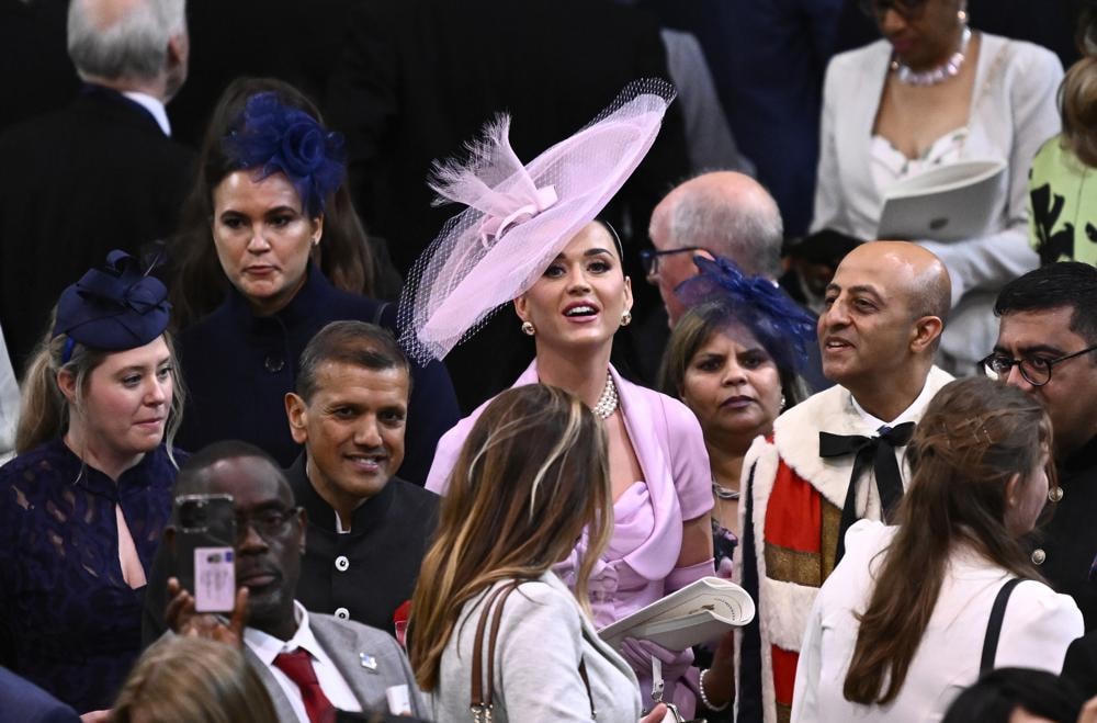 Nữ ca sĩ Katy Perry có mặt tại Tu viện Westminster trong lễ đăng quang của Vua Charles III.  