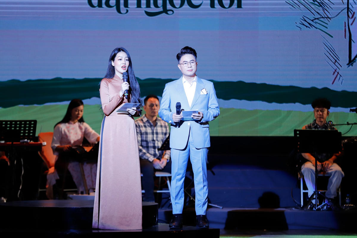 Chương trình do gia đình hai cố tác giả phối hợp cùng Báo Nông thôn Ngày nay/điện tử Dân Việt tổ chức.