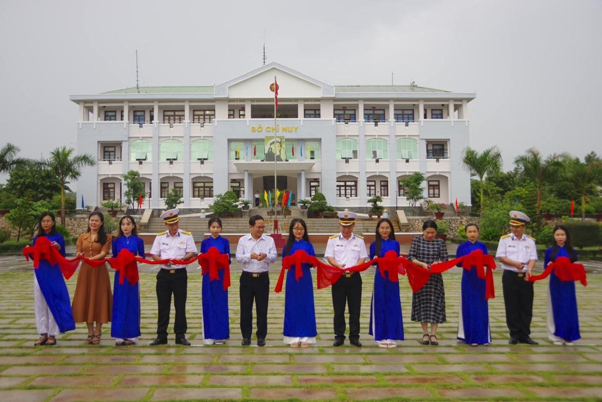 Cắt băng khánh thành và ban giao các công trình Lữ đoàn 681.