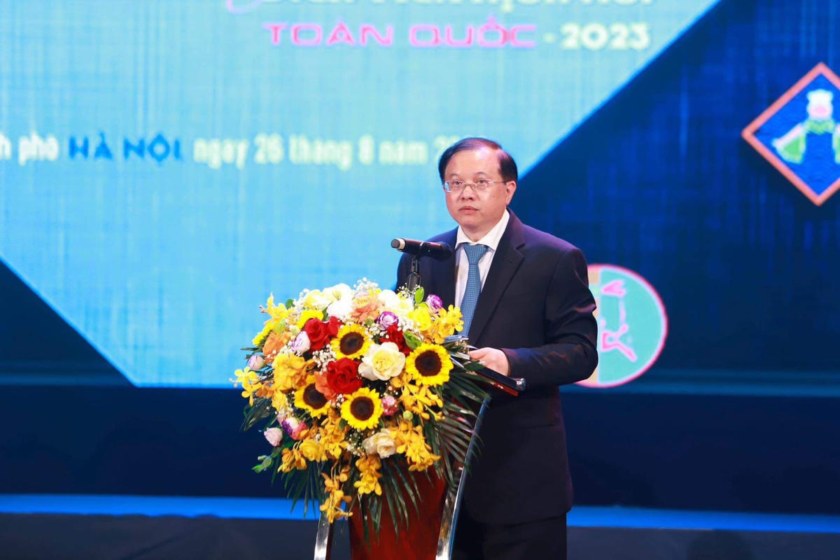 Thứ trưởng Bộ Văn hóa, Thể thao và Du lịch Tạ Quang Đông phát biểu tại lễ bế mạc. 