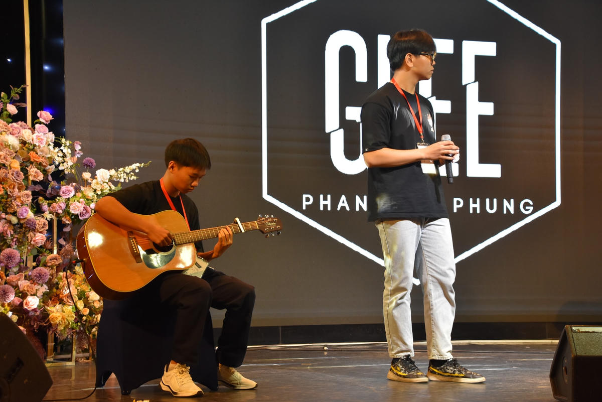 Lễ trao giải kết hợp Prom Night - buổi tôn vinh các nhóm làm phim cùng đêm prom night năm nay tiếp nối thành công từ những mùa trước, tạo nên một điểm sáng, một dấu ấn nổi bật trong toàn chuỗi sự kiện.