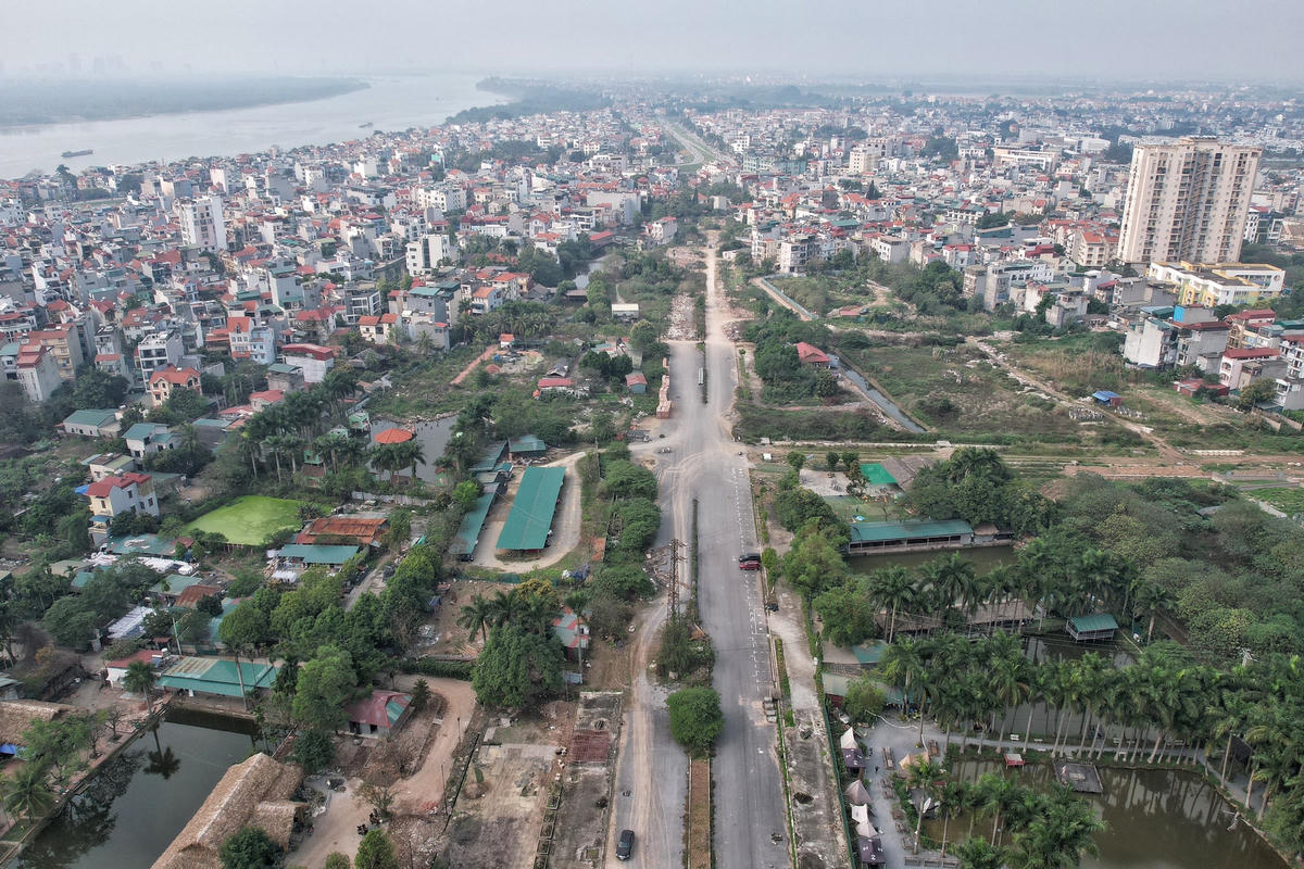 Tuyến đường 40m nối từ đường Nguyễn Văn Cừ đến hết khu tái định cư phường Ngọc Thụy, quận Long Biên được UBND TP Hà Nội phê duyệt chỉ giới đường đỏ năm 2011. Đến ngày 6/11/2018, quận Long Biên đã tổ chức khởi công dự án đường nêu trên. Đây là công trình chào mừng kỷ niệm 15 năm Ngày thành lập quận Long Biên (6/11/2003 - 6/11/2018), dự kiến hoàn thành năm 2020.