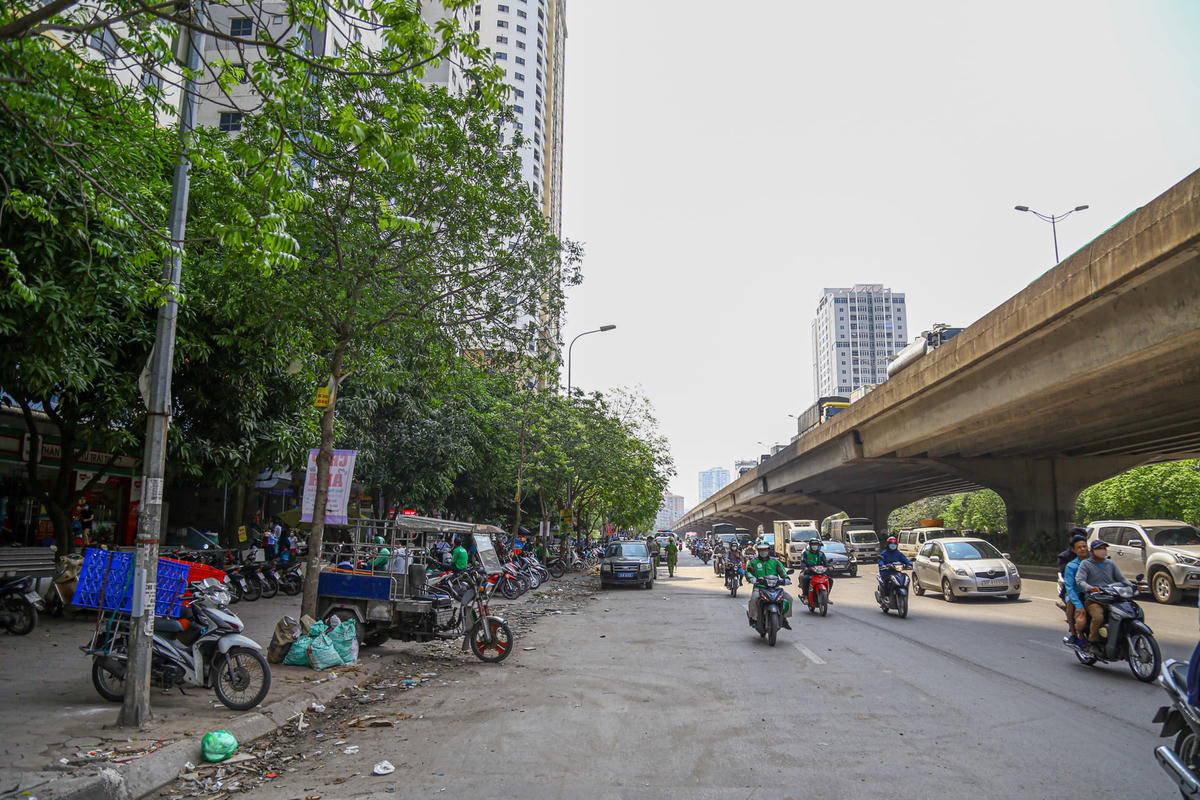 Sau khi lực lượng Công an phường Đại Kim xử lý lòng đường Ngiêm Xuân Yên đã thông thoáng trở lại.