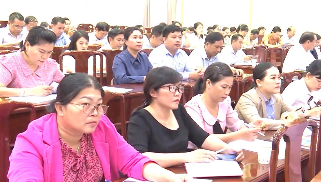 Các đại biểu tham dự hội nghị tập huấn.