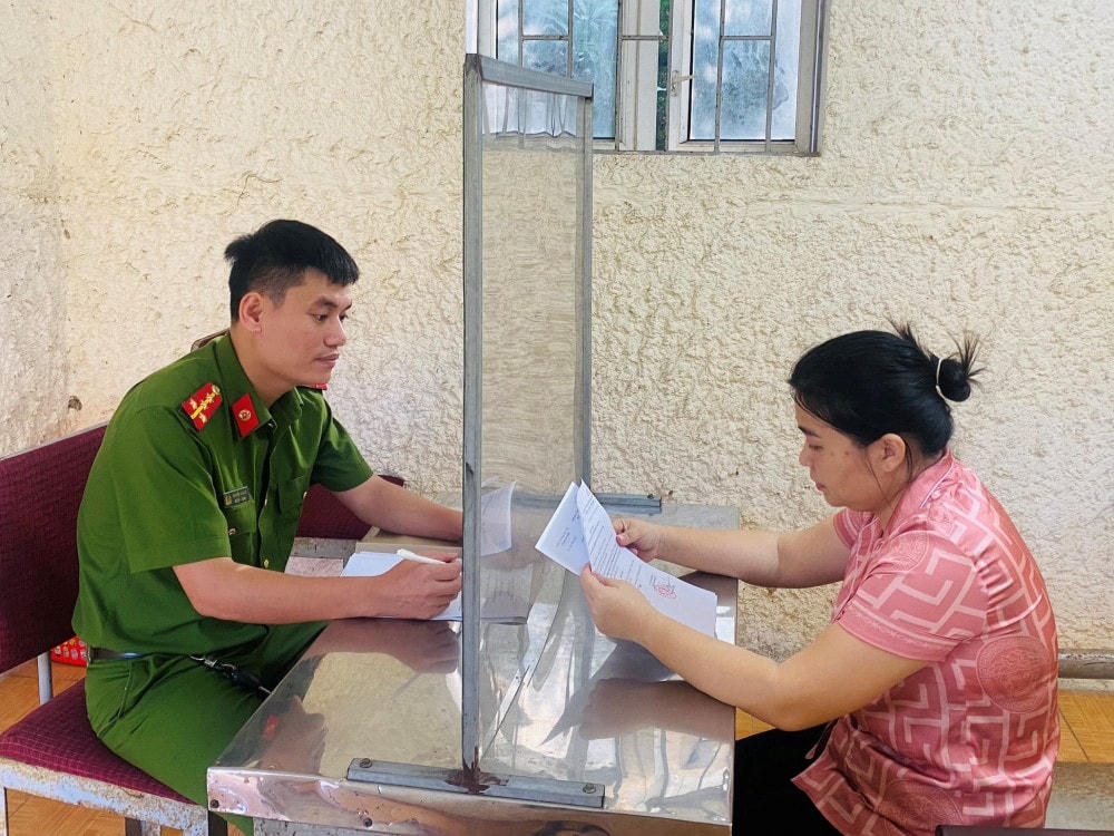 Cơ quan công an lấy lời khai đối tượng Trương Thị Lưu.