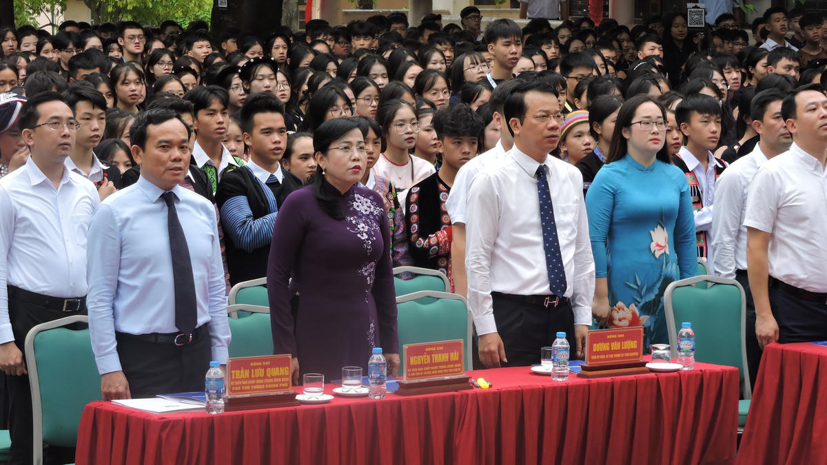 Phó Thủ tướng Trần Lưu Quang cùng lãnh đạo các Bộ, ngành Trung ương và tỉnh Thái Nguyên tham dự lễ khai giảng.