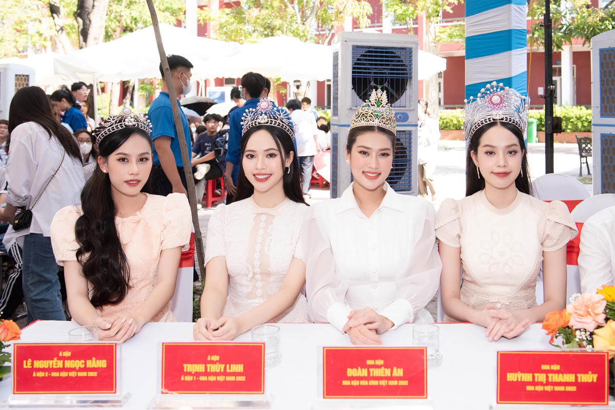 Á hậu Lê Nguyễn Ngọc Hằng, Trịnh Thùy Linh, Hoa hậu Đoàn Thiên Ân, Hoa hậu Huỳnh Thị Thanh Thủy có mặt tại sự kiện. 