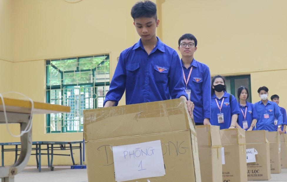 Nơi để đồ cách phòng thi tối thiểu 25m.