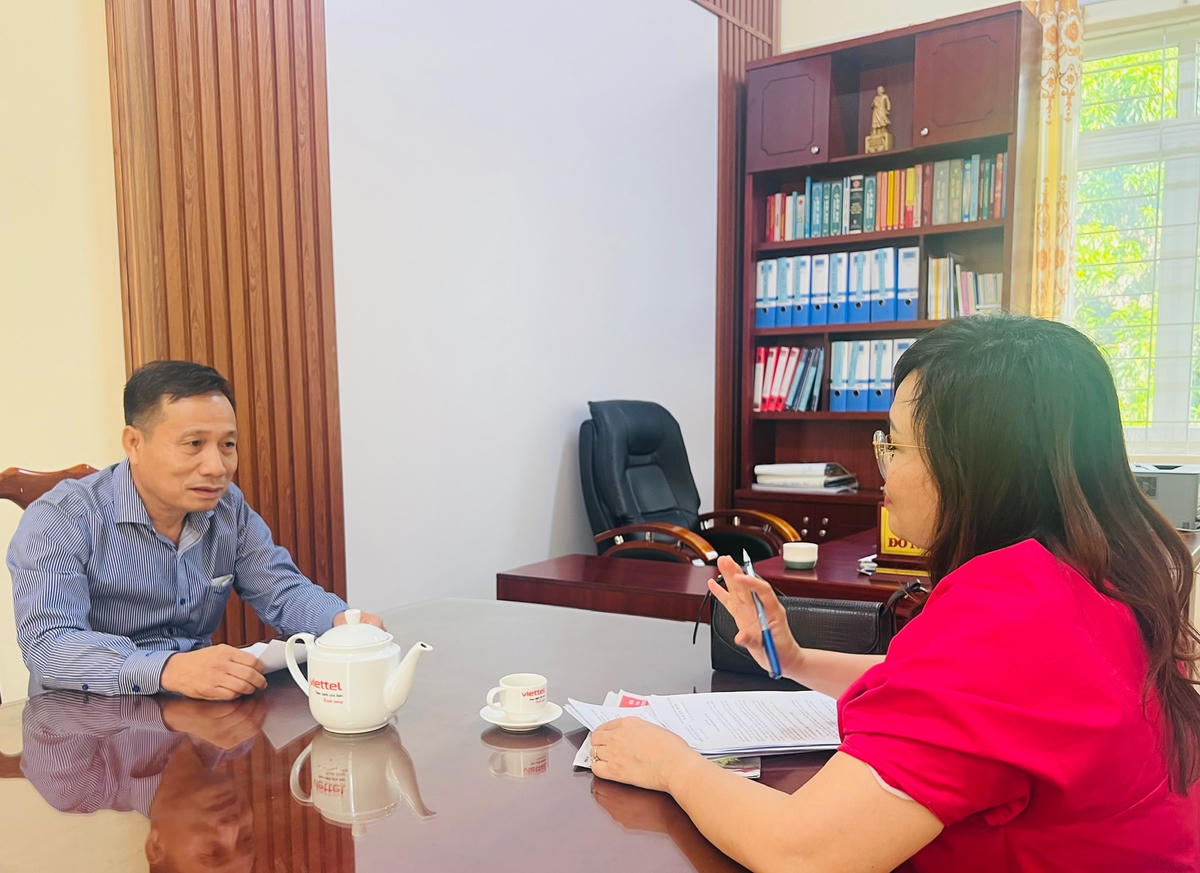 Phóng viên làm việc với lãnh đạo Phòng Giáo dục và Đào tạo huyện Buôn Đôn.