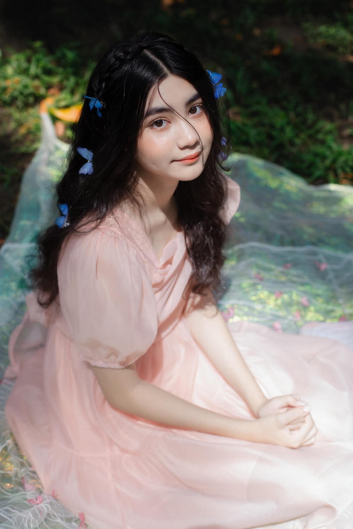 Nếu như Lọ Lem sở hữu vẻ ngoài mong manh, dịu dàng thì Hạt Dẻ lại có phần lý lắc, năng động hơn. Hạt Dẻ được nhận xét là có nét giống mẹ vì có gương mặt khả ải kèm má lúm đồng tiền giống mẹ.