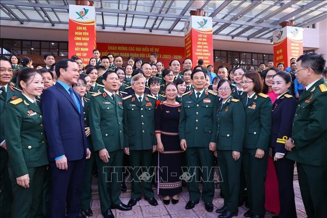 Đại tướng Phan Văn Giang - Ủy viên Bộ Chính trị, Phó Bí thư Quân ủy Trung ương, Bộ trưởng Bộ Quốc phòng cùng các đại biểu dự Đại hội. Ảnh: TTXVN.