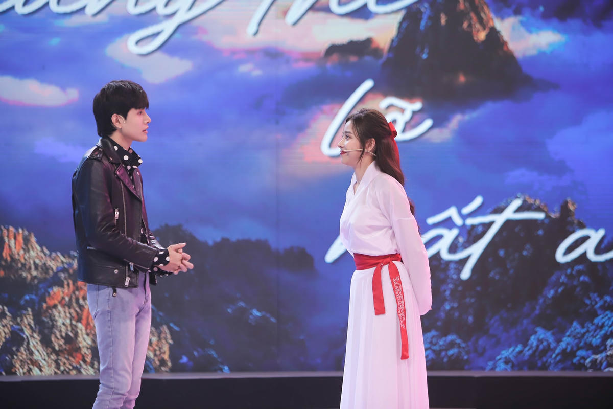 Phương Dung đã đề nghị được chính thức bấm nút tỏ tình Đức Anh. Ảnh: Perfect Universe.