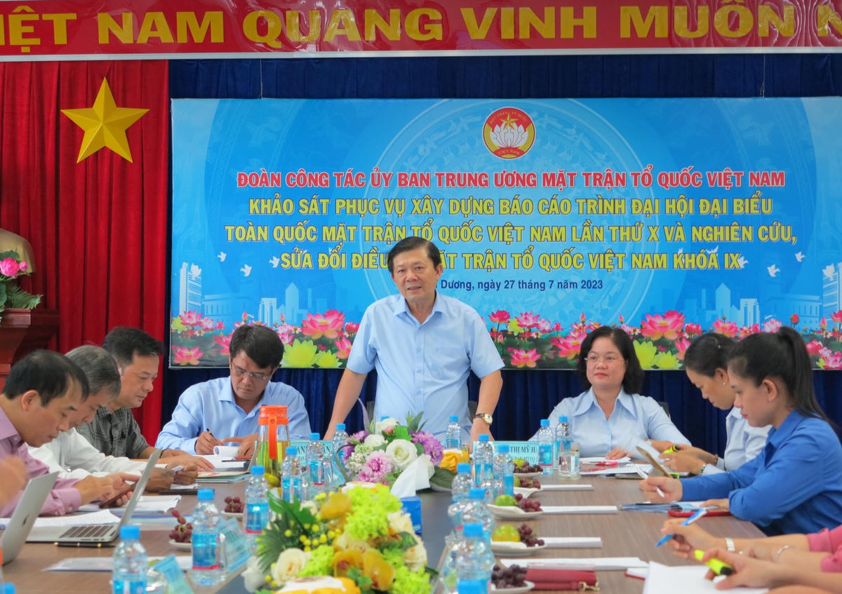 Ông Nguyễn Hữu Dũng, Phó Chủ tịch UBTƯ MTTQ Việt Nam phát biểu tại buổi làm việc.